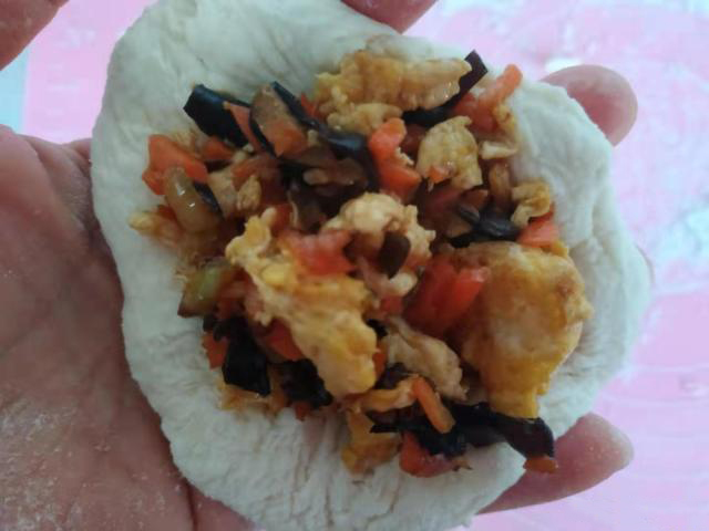 柔软劲道，凉了都不会发硬的馅饼，做法超级简单