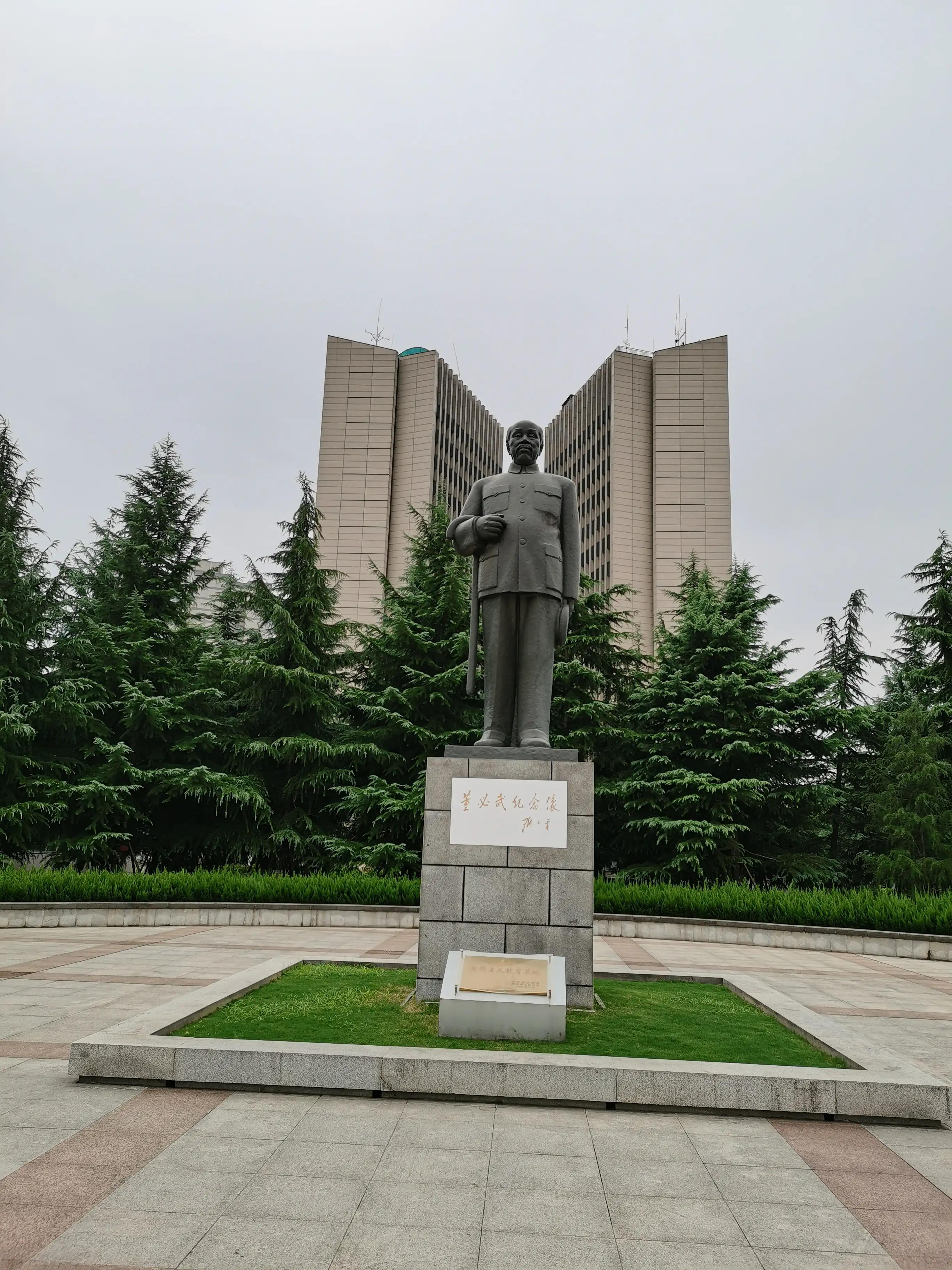 武汉洪山广场相亲角,武汉洪山广场酒店