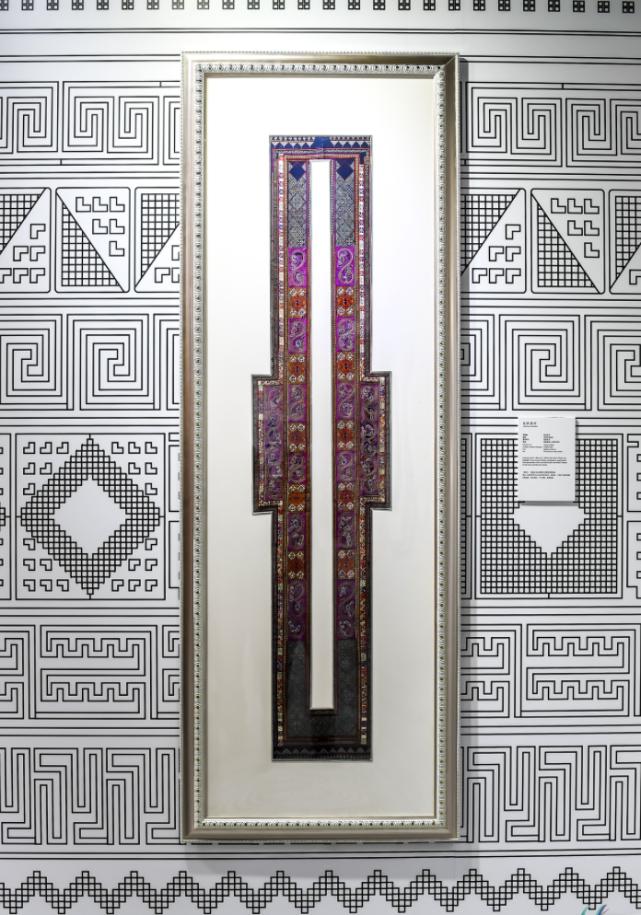 多彩进博会：老干妈走上时装周、苗绣碰撞爱马仕、贵银遇见…