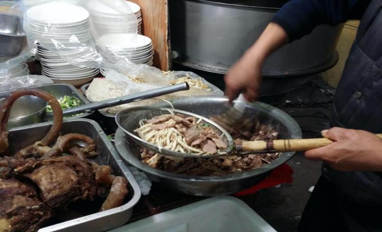 开店牛肉汤每天卖4000盈利多少,摆摊卖牛肉汤一天赚多少钱