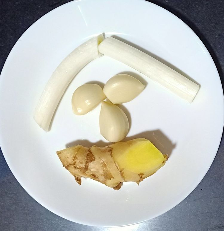 小河虾怎么炸又酥又脆配洋葱,小河虾怎么炸又酥又脆不回软