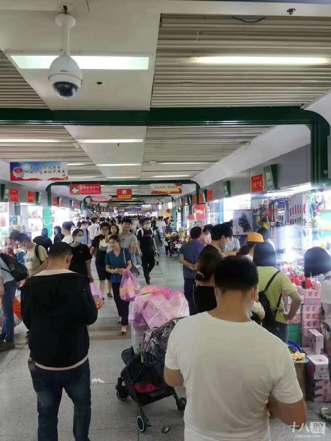 义乌国际商贸城一区生意火爆，地摊经济果然厉害