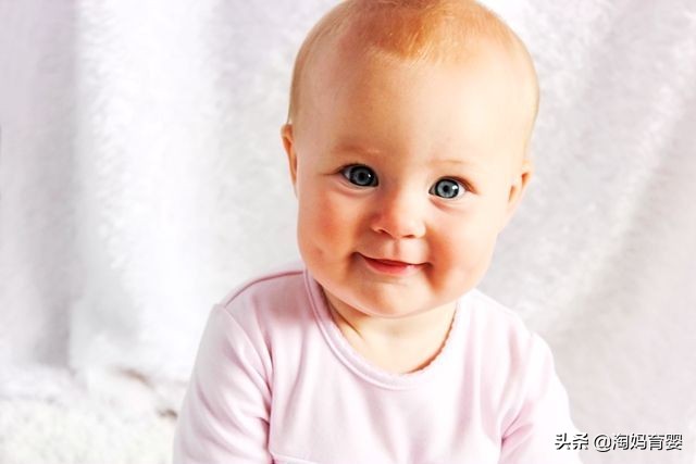 宝宝一穿纸尿裤就红屁屁怎么办,为啥孩子不带纸尿裤反而红屁屁