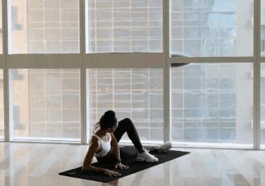 4个动作练练松弛的大腿，让双腿变紧致，让腿围再小一圈