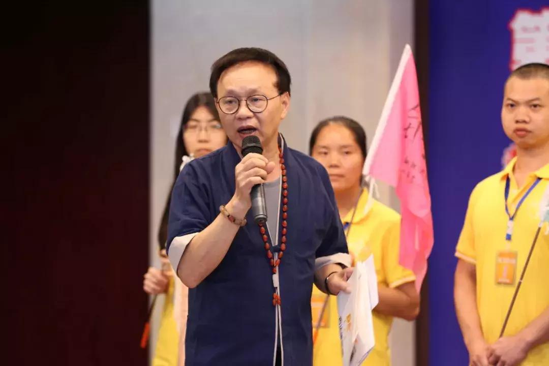 给你一个舞台秀出自己的精彩,给你一个展示自己的舞台