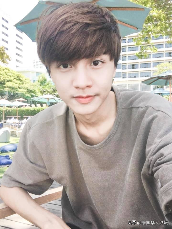 泰国*男美**斥资百万整容变性成美女