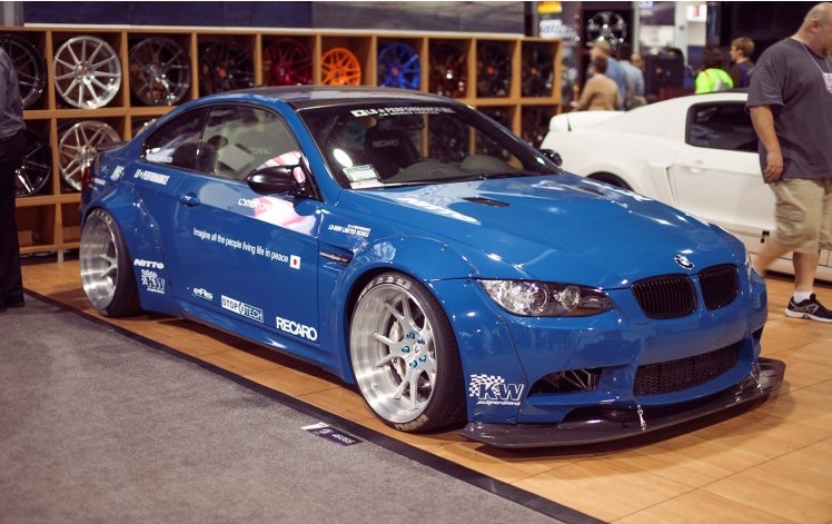 瀹濋┈e92澶栬濂椾欢,瀹濋┈e92鍙岄棬閾惰壊