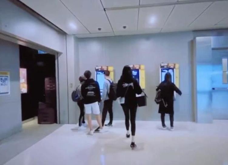 奚梦瑶产后现身,奚梦瑶晒高清照秀孕肚曲线超完美