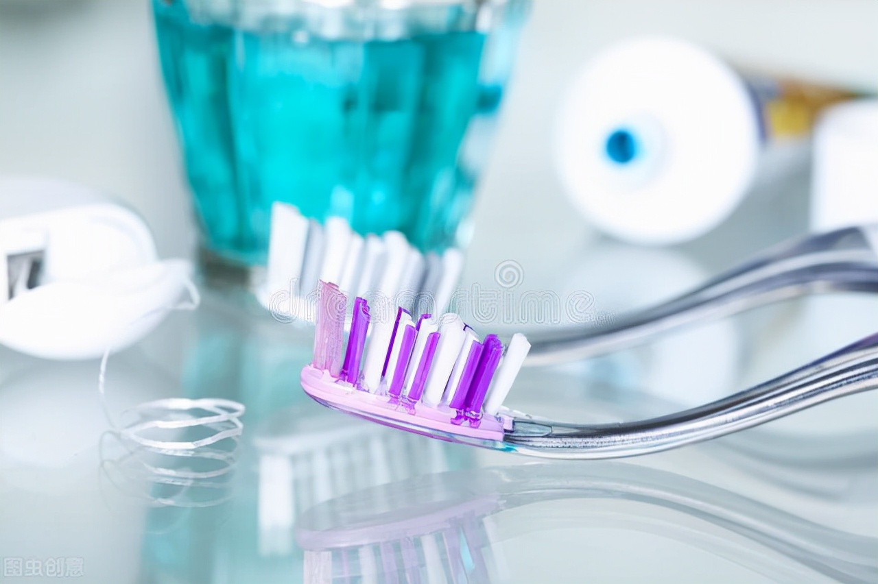 博美口臭牙黄怎么回事,博美狗狗口臭应该吃什么