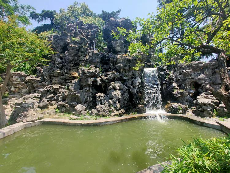 曾作为禁地，与外界隔绝二百六十多年的“玄武湖”，今日锣鼓喧天