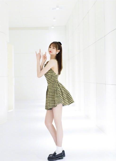 沈梦辰穿搭甜美又时尚少女感满满,沈梦辰同款蝴蝶结造型