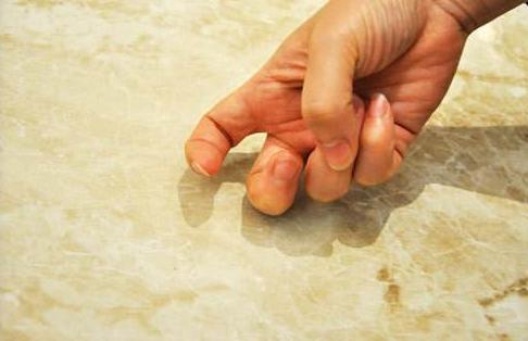 装修选瓷砖门道全在这里,装修如何选瓷砖攻略视频