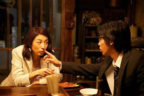 深夜食堂美食总能治愈人,深夜食堂的暖心料理汉堡牛排