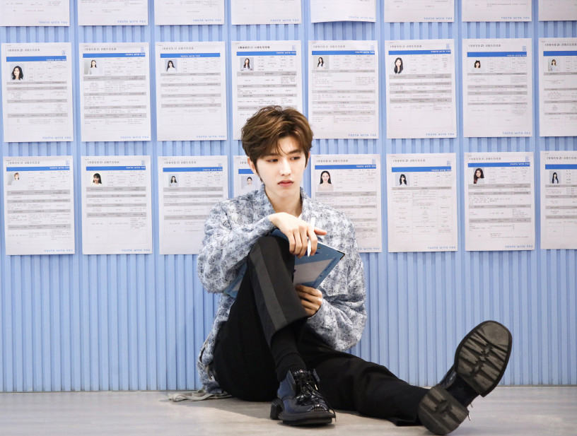 蔡徐坤青春有你二服装造型帅炸,青春有你蔡徐坤的穿搭多少钱