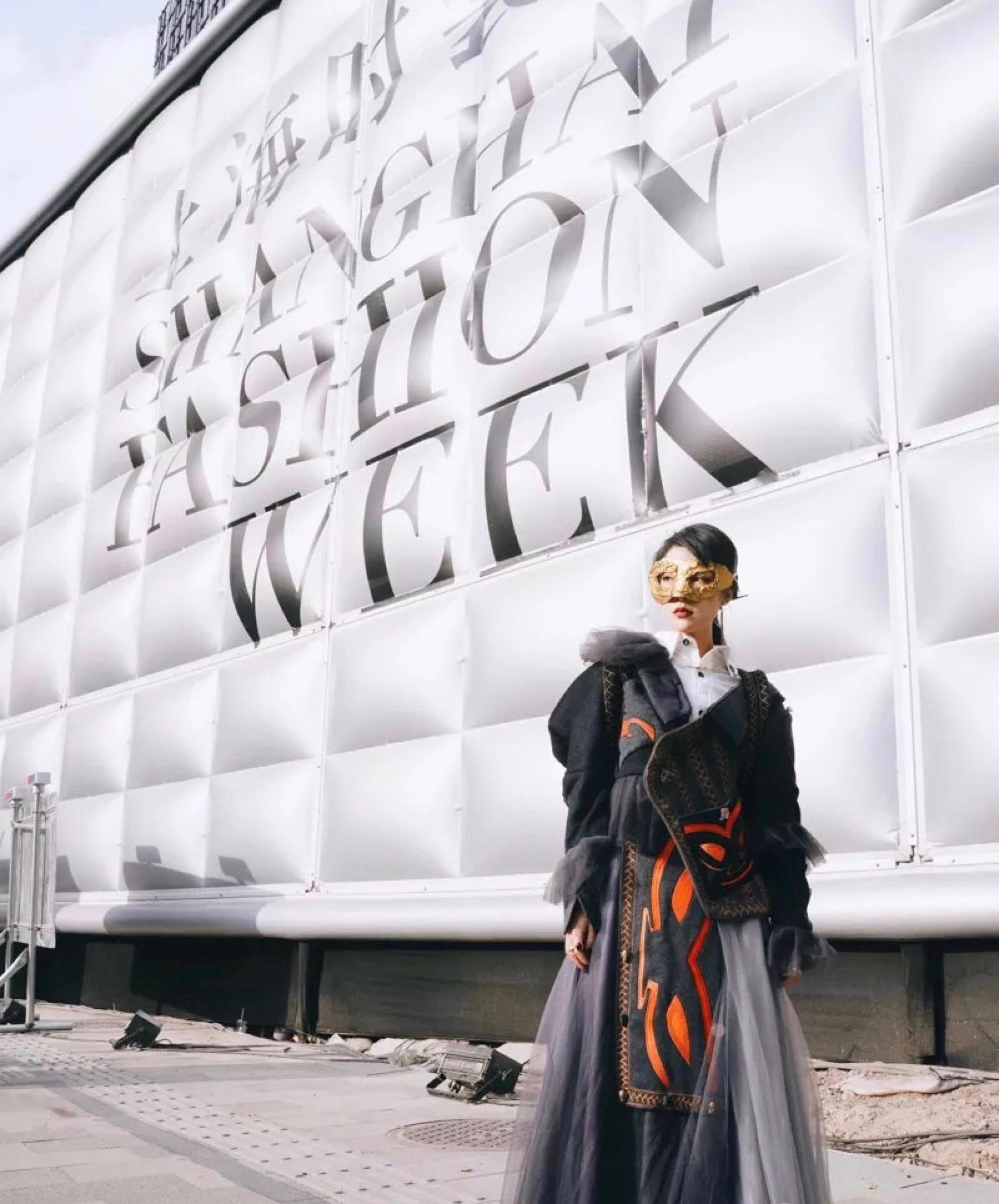 四川女孩国潮设计冲上热搜！她将三星堆穿在身上，被网友赞太帅气