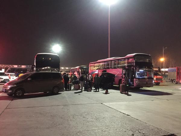 无安检，每天上百乘客发全国，高速服务区成黑大巴倒客集散地？