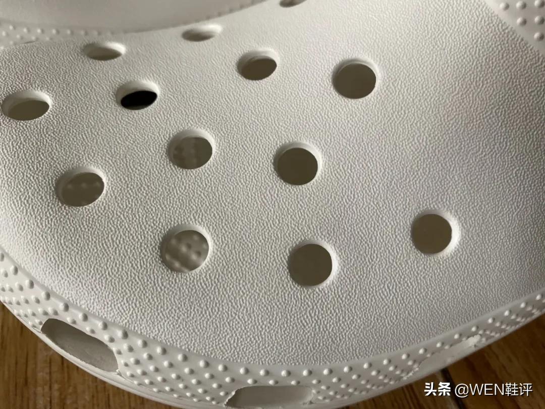 crocs老爹洞洞鞋杨幂设计款,厚底洞洞鞋crocs杨幂