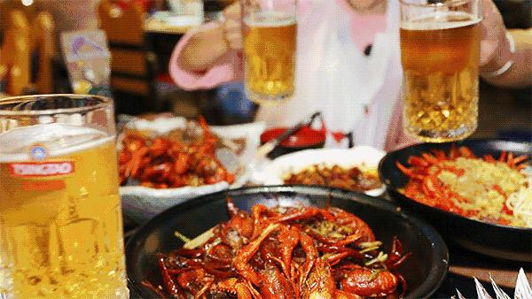 干杯！你离夏日畅爽就差了个啤酒节，快来这里凑凑热闹~