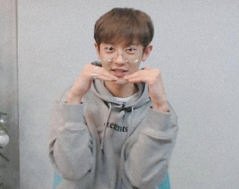 朴灿烈穿拖鞋在机场,朴灿烈入伍前给爱丽准备惊喜