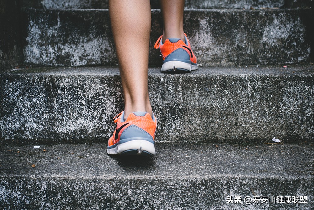 少年白头该怎么治,少年白发转黑的最佳方法测评