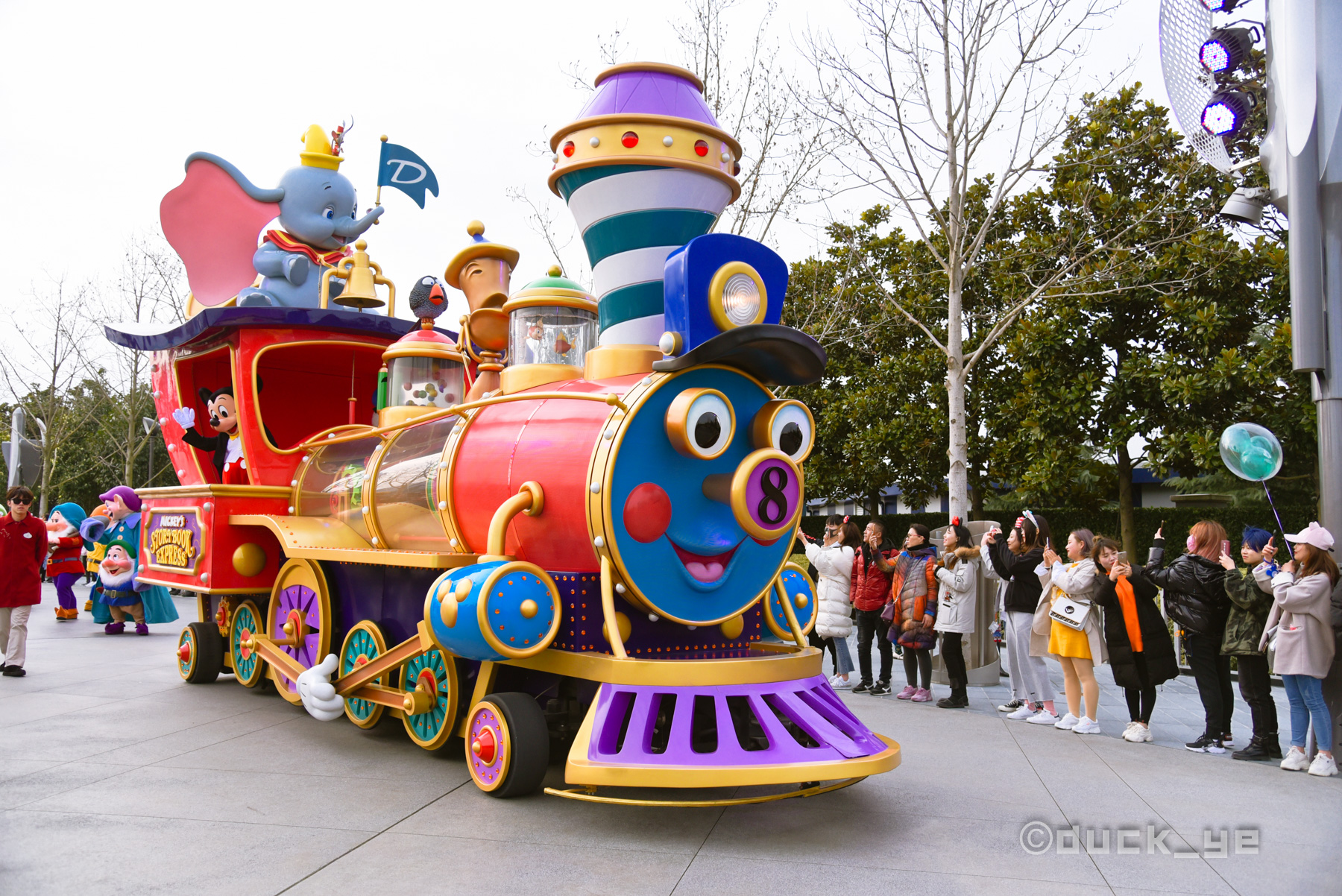 收好这篇攻略，佛系夫妻带你玩转上海迪士尼，选对时间至关重要