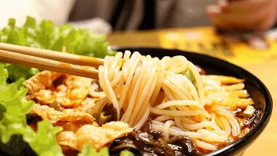 柳州螺蛳粉火起来了的新闻,柳州螺蛳粉真的这么火爆吗