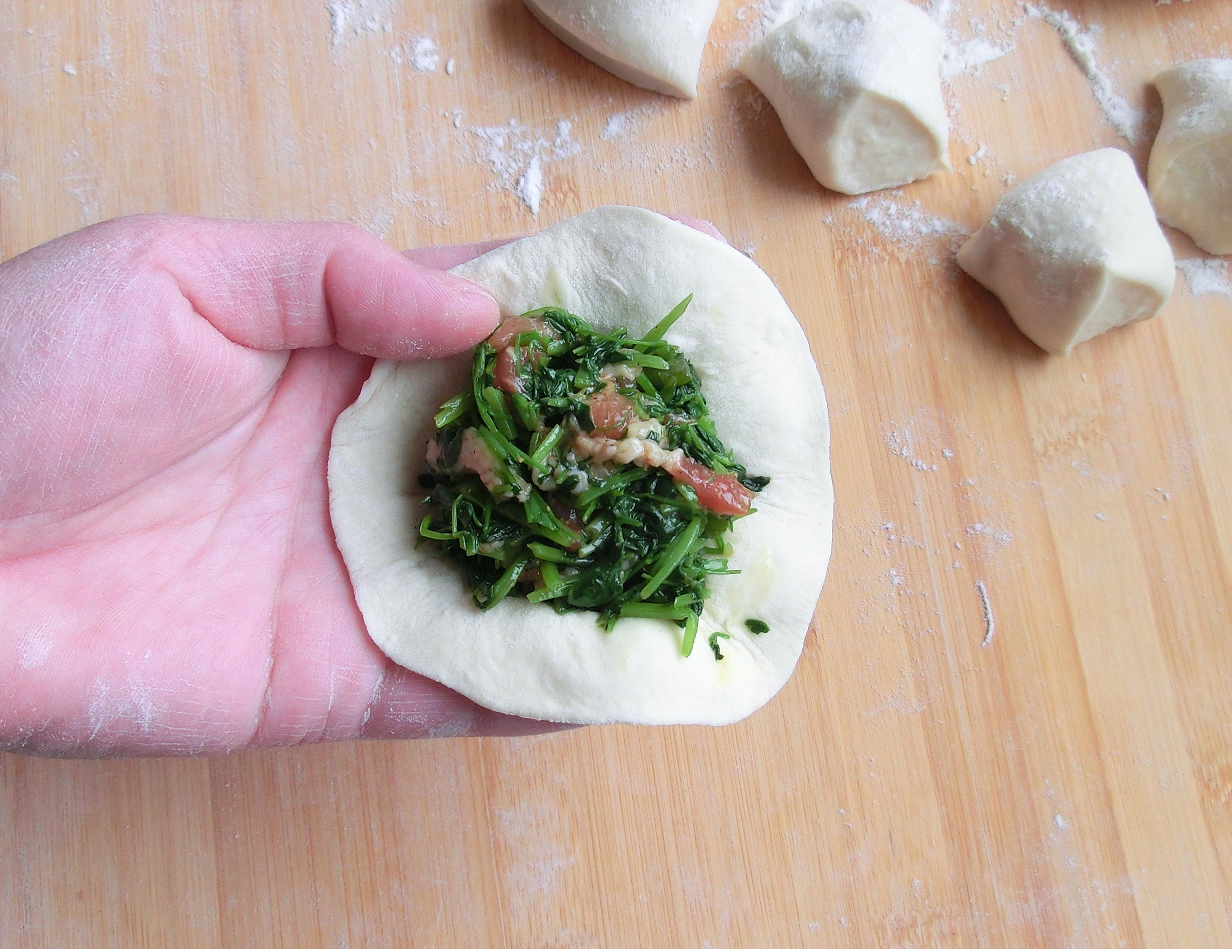 蒸包子要注意什么熟了才不脱皮,蒸包子的做法不要酵母粉