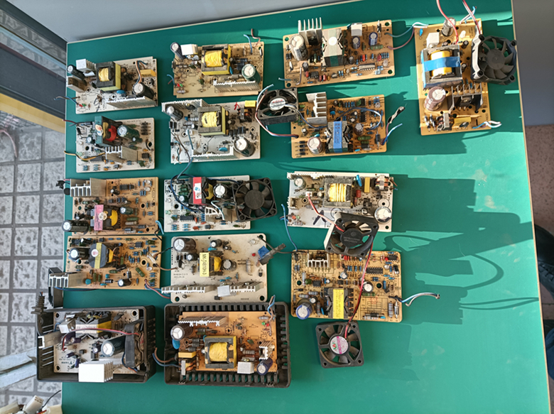 电动车电池充不满电充电器不跳灯,电瓶车充电器充不进电怎么修复