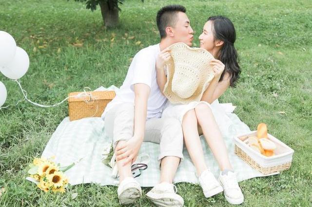 十二星座女初吻都给了哪个星座男,12星座初吻年龄双鱼座