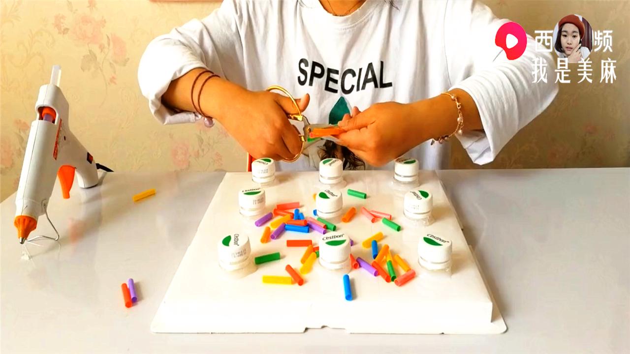 妈妈用盒子给宝宝做玩具,生活妙招之教你给小孩做个玩具