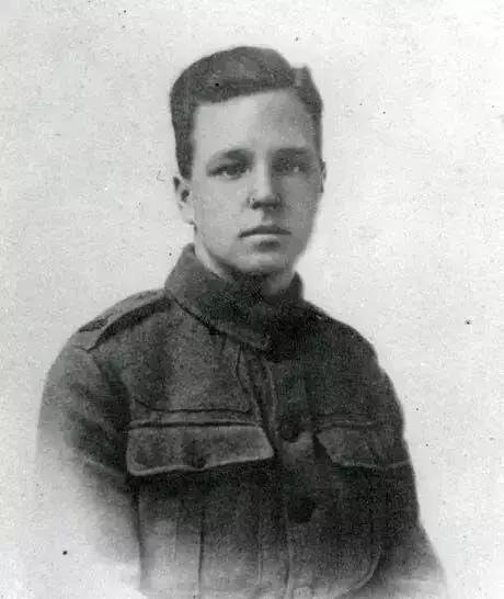 亨利摩尔著名作品名称,亨利摩尔个人资料