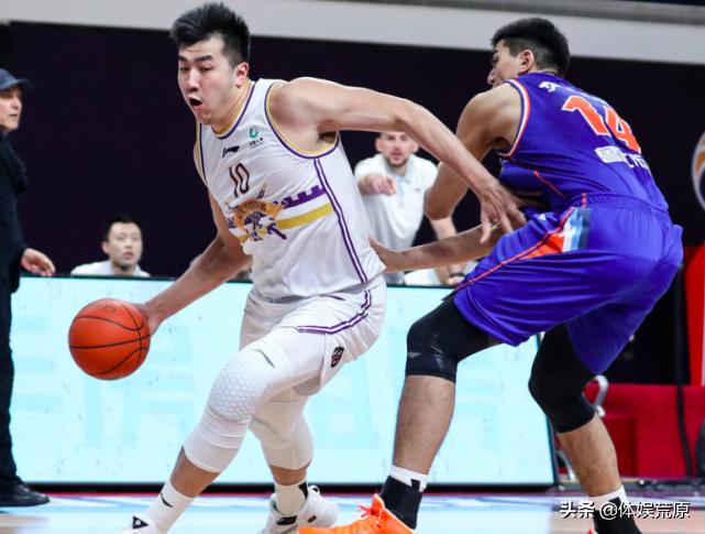 于德豪三分投进全场欢呼,于德豪底角三分球绝杀