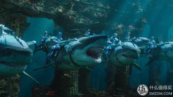 看腻了小鲜肉？《海王》凭肌肉和女神实现口碑逆袭：DC漫改指南