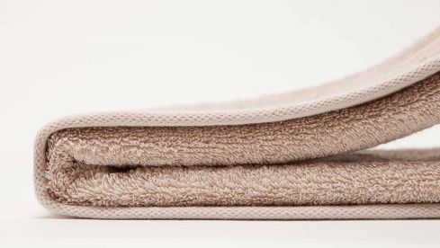 洗车怎么能光亮不招灰,为什么自己洗车容易沾灰