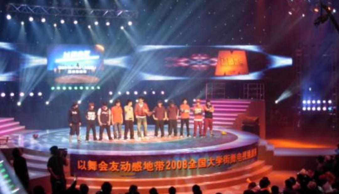 跟王一博一起采访,和王一博聊什么