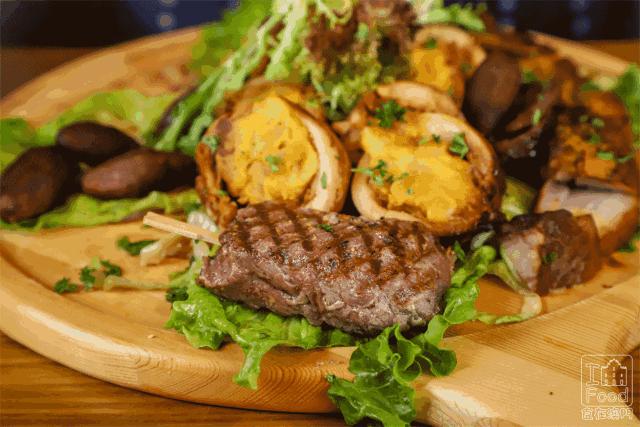 澳门探店|新马路有一家人气斜坡西餐厅!菠萝BB猪必吃