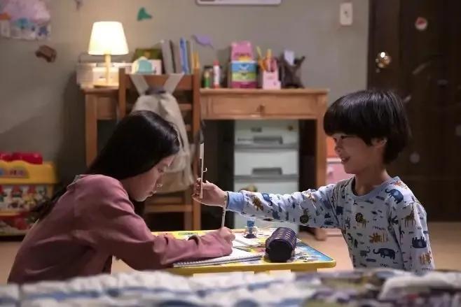 韩国继母打死弟弟电影大结局,韩国电影男孩被妈妈打死