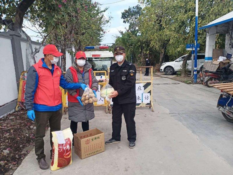 白云|年事已高,疫情期间不便出门?别担心,“红马甲”为你服务