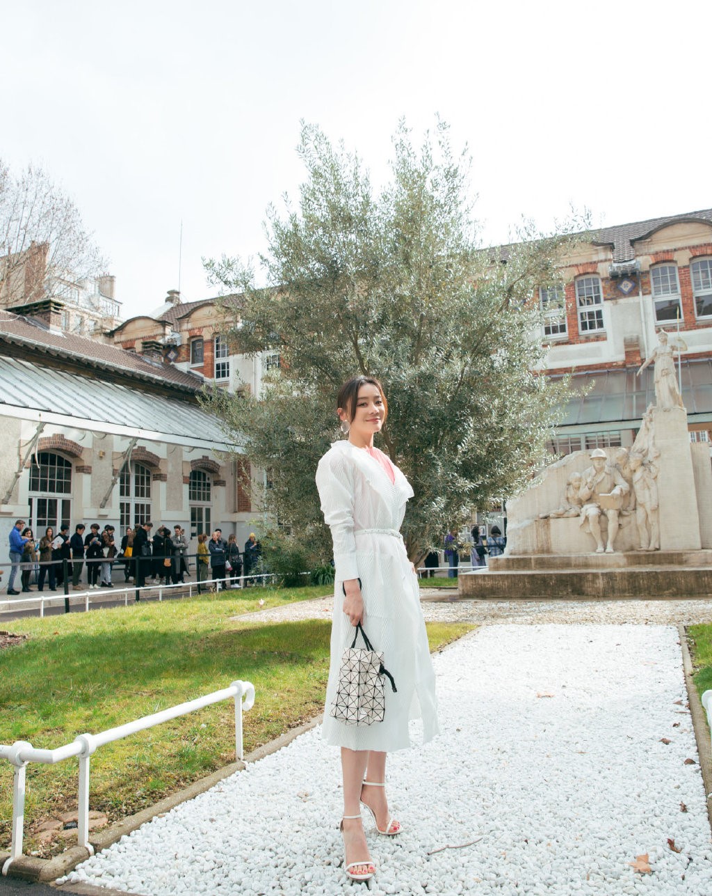 三宅一生的香水与包包，都没有易烊千玺身穿的三宅一生衬衣火！