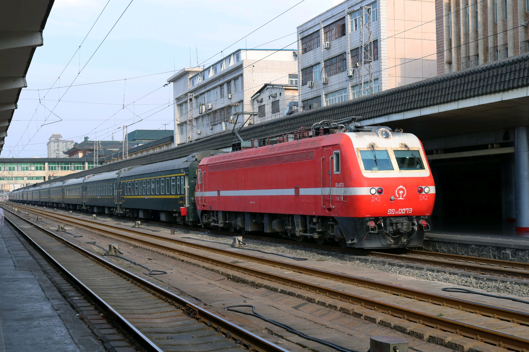 西安站和西安地铁站是同一个站吗,西安站到西安北站20分钟能到吗