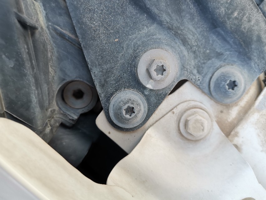 朋友帮忙看车况,斯柯达野帝13万公里多少价位