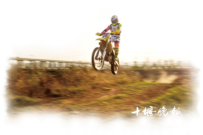 田伟骑行,田伟十堰