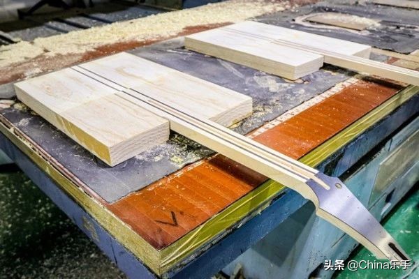 跟随帝声乐器参观世界著名吉他制造商之一Cort印度尼西亚工厂