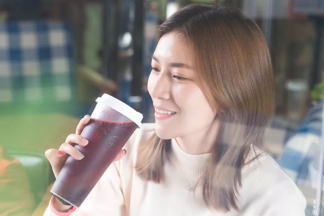 8年卖出408w杯果茶，限时买一送一！