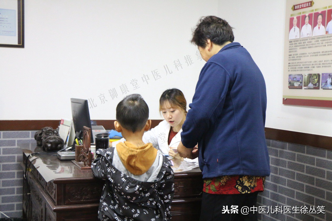 咳嗽肺炎了怎样治疗,感冒咳嗽肺炎吐灰痰