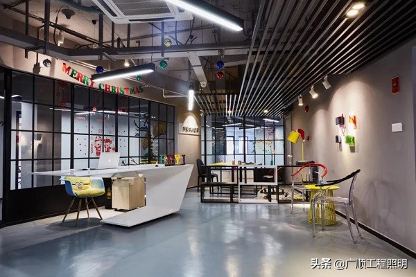 三雄极光和三雄照明区别,三雄极光极简灯