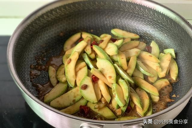 笋瓜炒几分钟,西葫芦瓜怎么做好吃又下饭呢