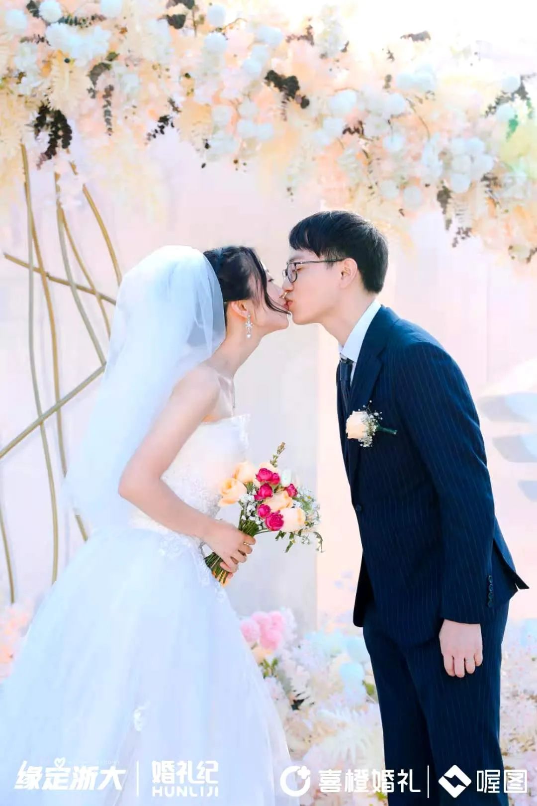 李兰娟致敬院士视频,致敬李兰娟院士的诗朗诵