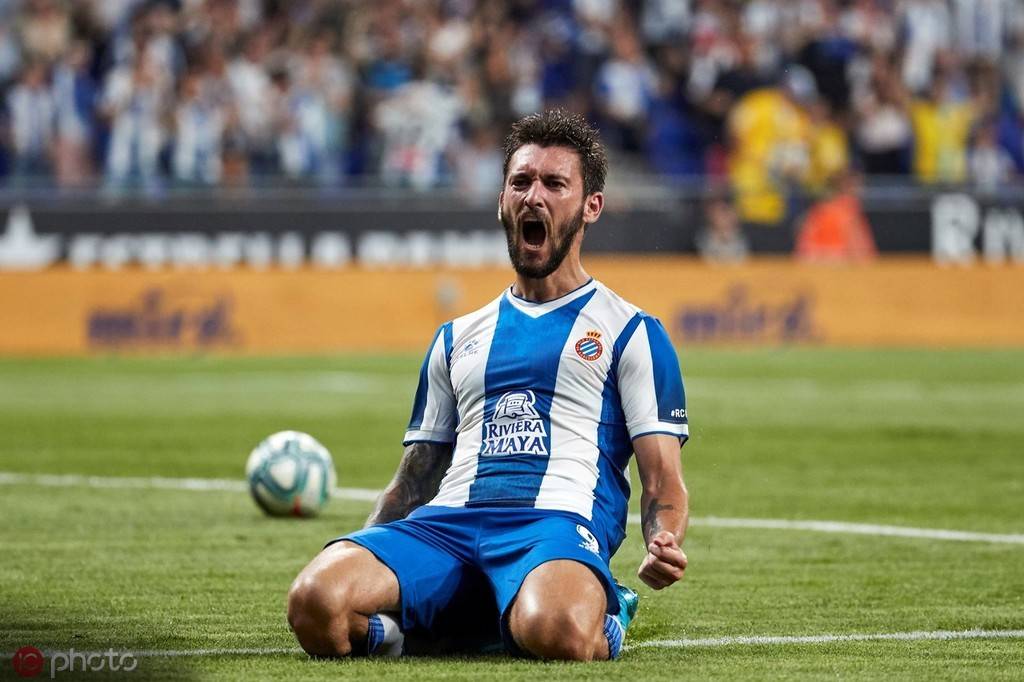 武磊身披7号球衣视频,武磊7号球衣多一点