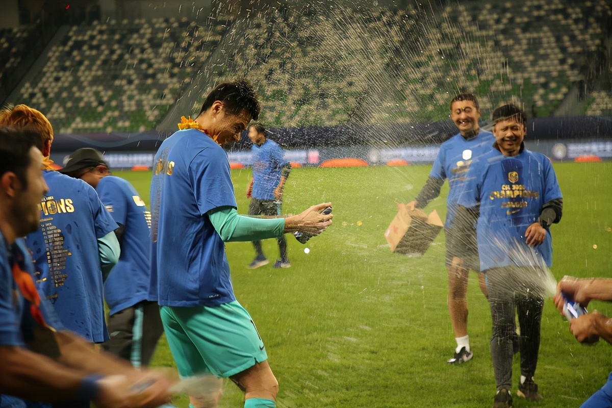 青岛啤酒体验,青岛啤酒杯足球